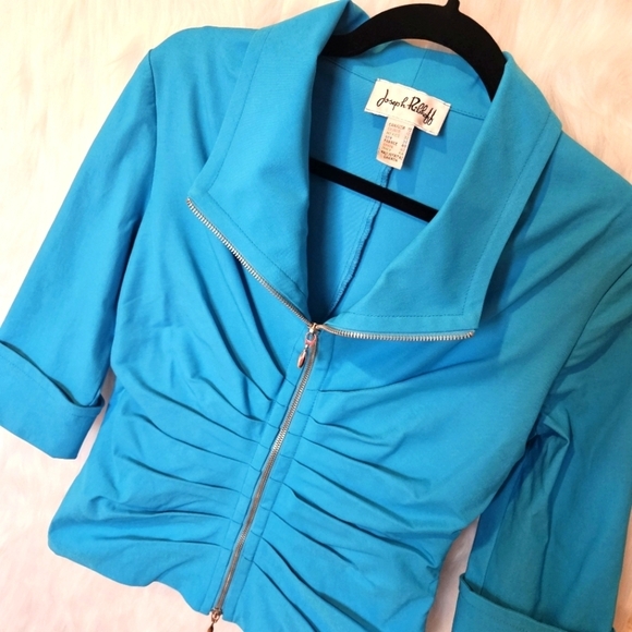 Joseph Ribkoff Ruched Cropped Zip Up Top - Picture 2 of 5